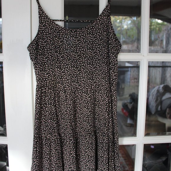 Black Floral Print Tiered Summer Mini Dress with Open Back - Picture 5 of 6